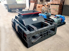 2PGC900X900大型雙齒輥菠萝蜜网站在线观看發往內蒙古赤峰破碎煤